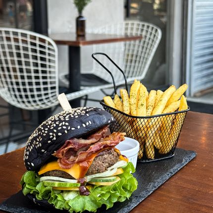 Ligña’s Cheese Burger (Premium)