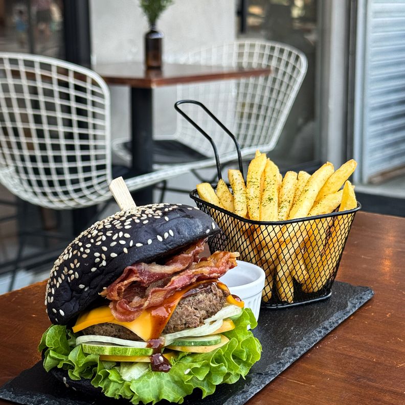 Ligña’s Cheese Burger (Premium)