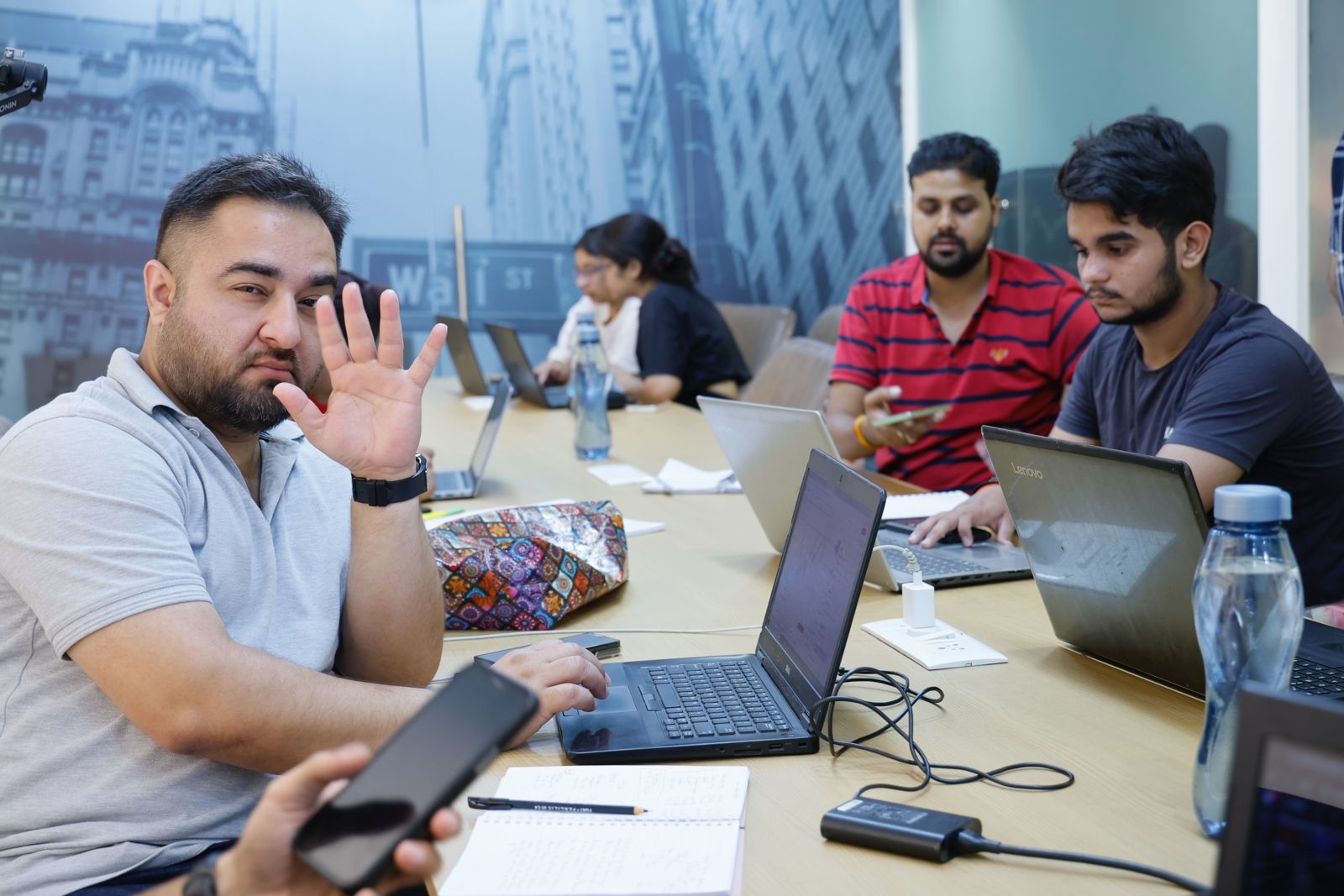 Traderz Den students and market learning