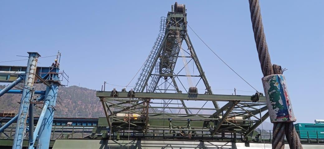 grabbing-crane1-copy