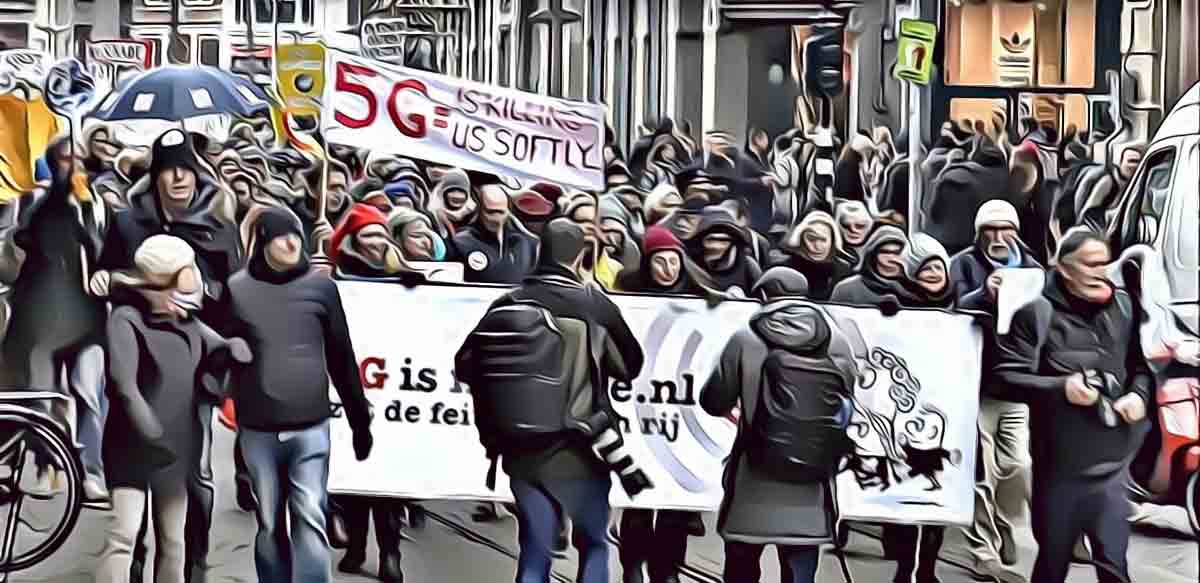 5g-protesters-dutch 5g-protesters-dutch