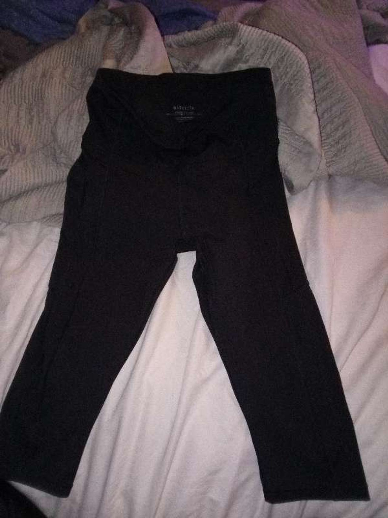 Athleta Salutation Stash Capris
