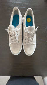 Blowfish slip on Madison tan NEW sneakers size 9 - Image 2