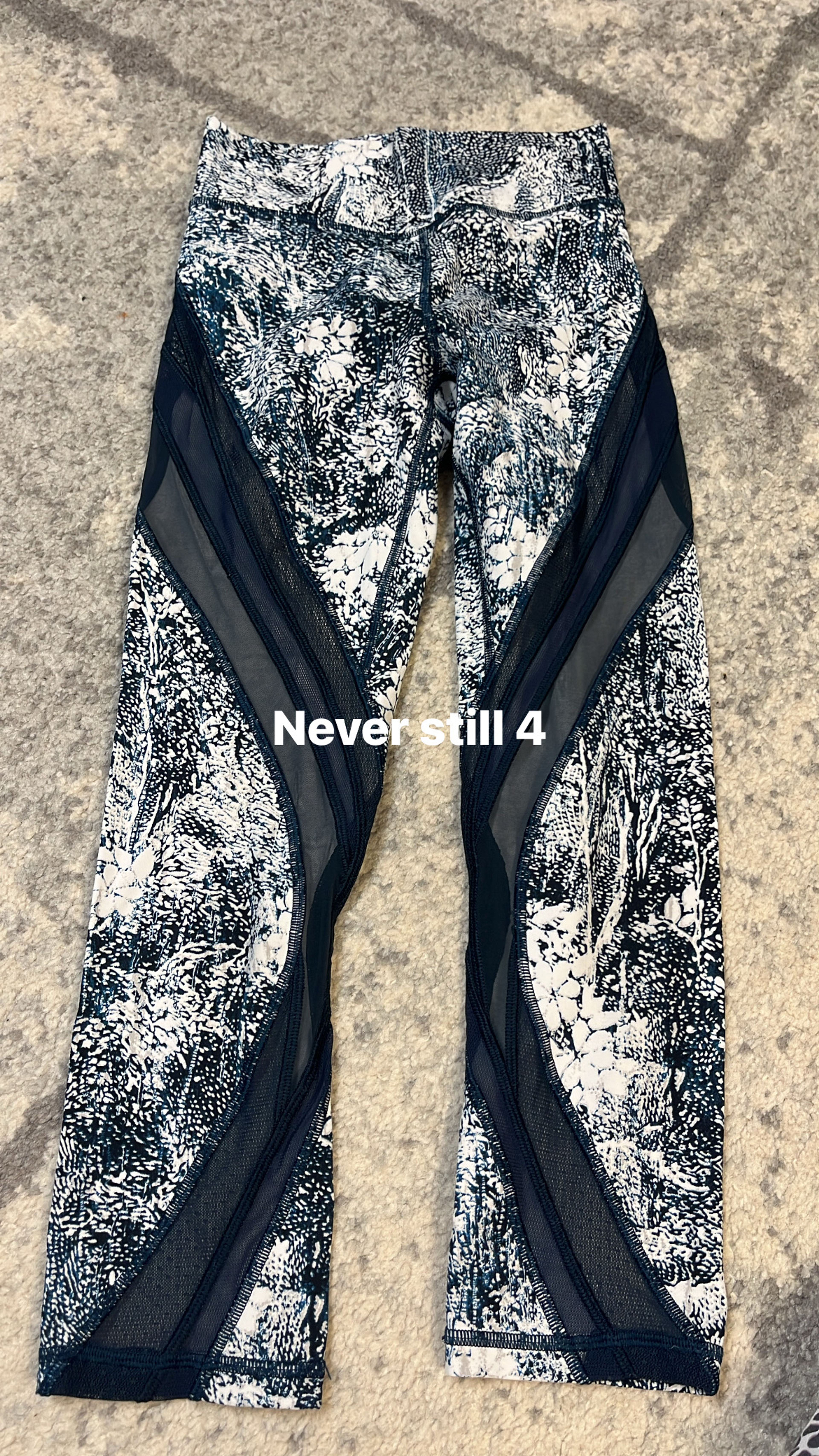 Lululemon Never Still Crop Leggings size 4 like new condition