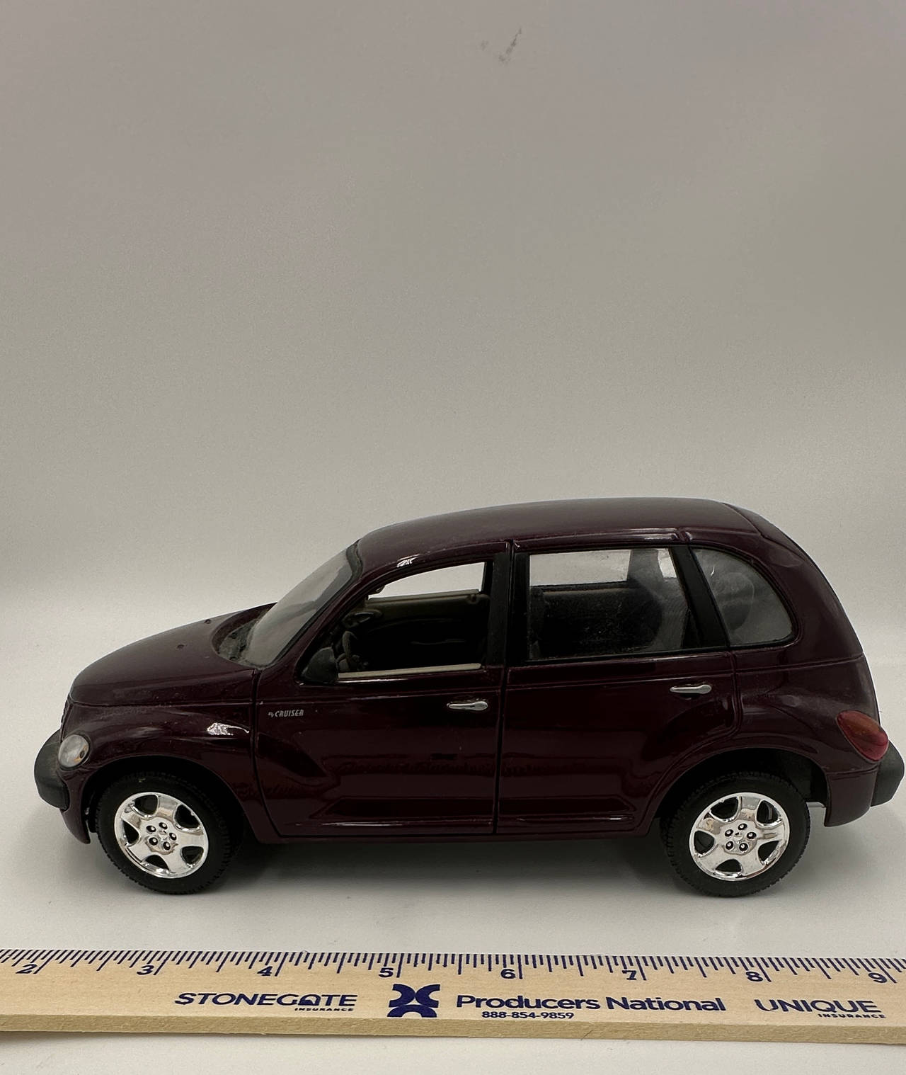 Maisto 1:18 Chrysler PT Cruiser Diecast Model Car