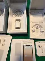 Apple iPhone Lot iPhones boxes and accessories - Image 3