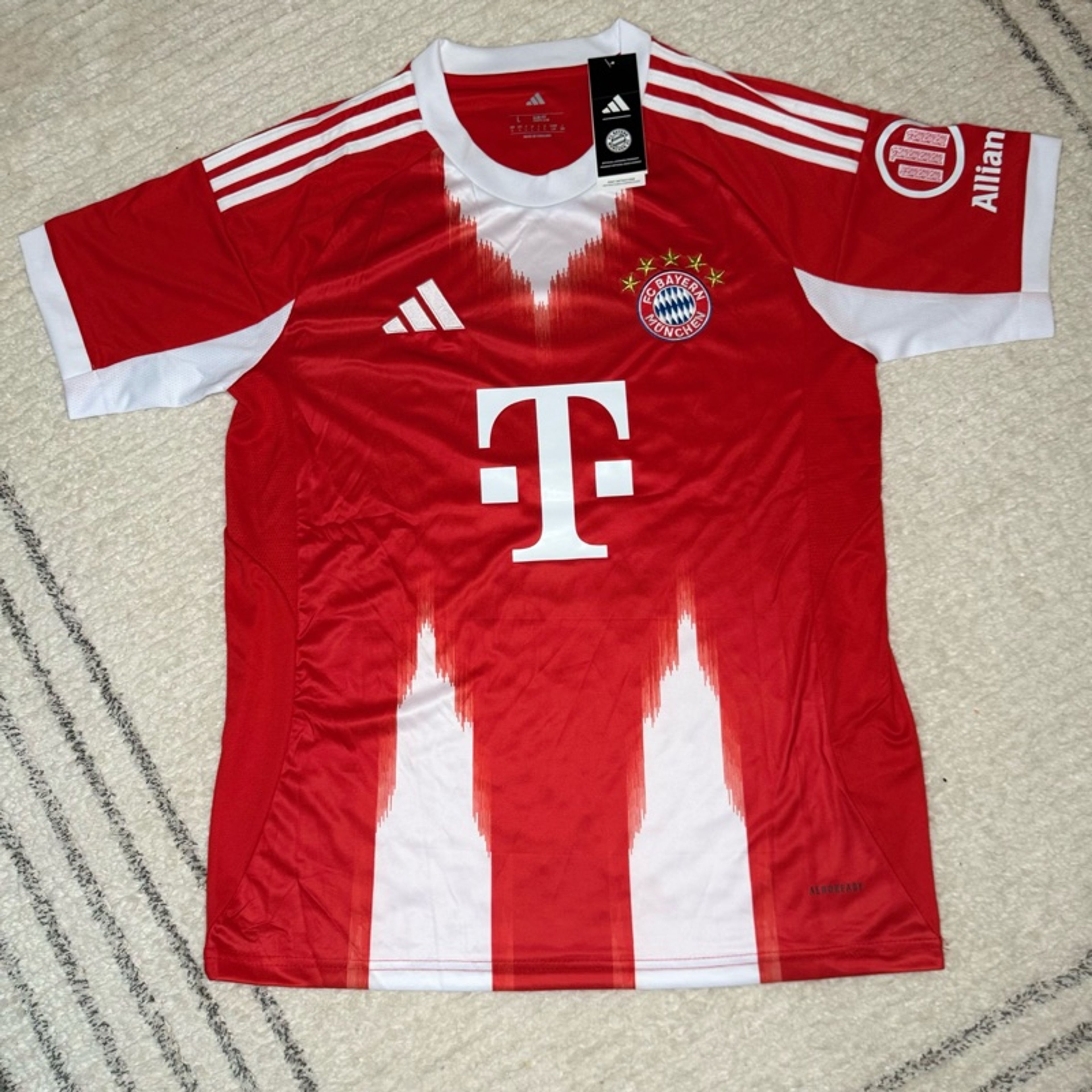 adidas Bayern Munich 2025-26 Home Jersey