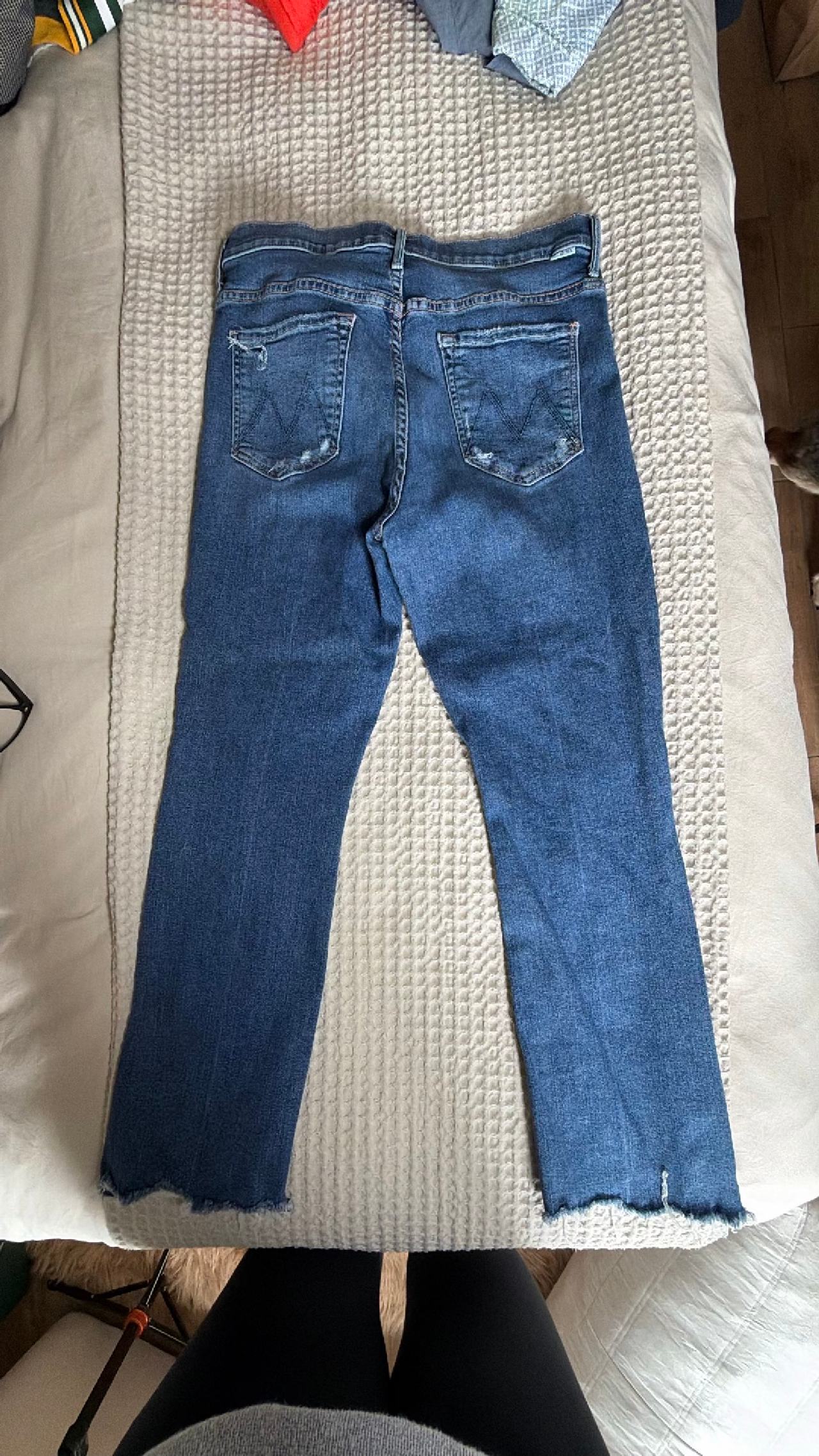 MOTHER The Insider Crop Step Chew Jeans