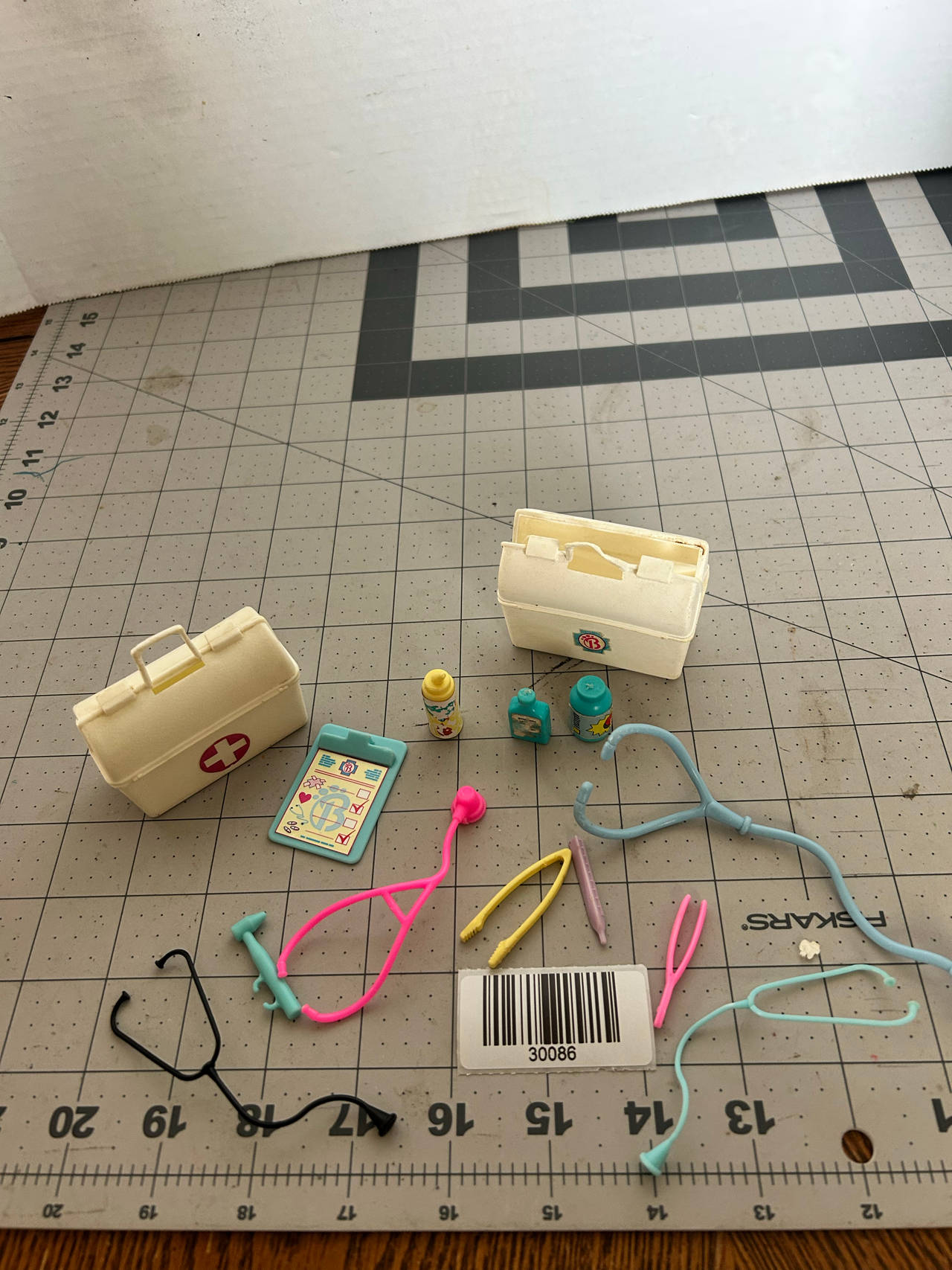 Barbie Doctor / Veterinarian Medical Accessories Bundle  30086