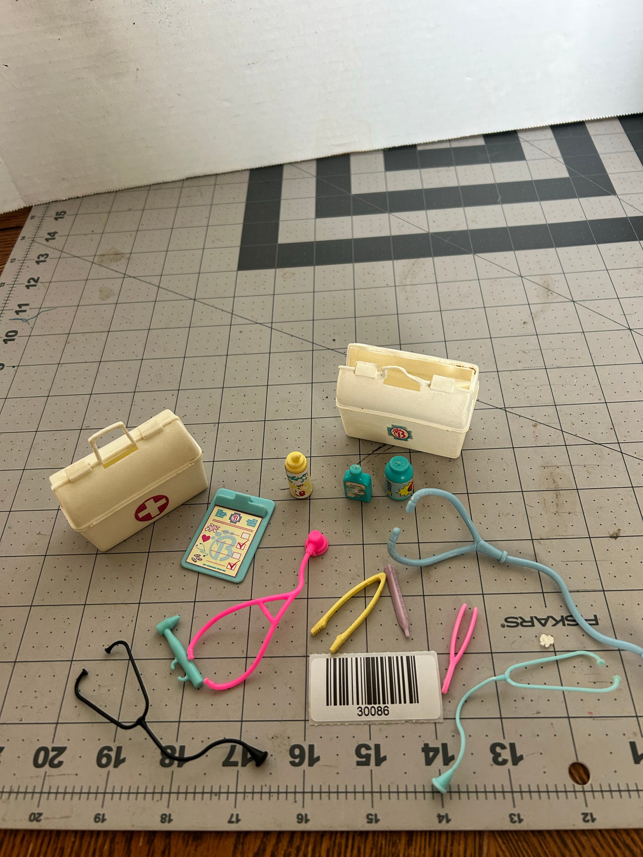 Barbie Doctor / Veterinarian Medical Accessories Bundle  30086