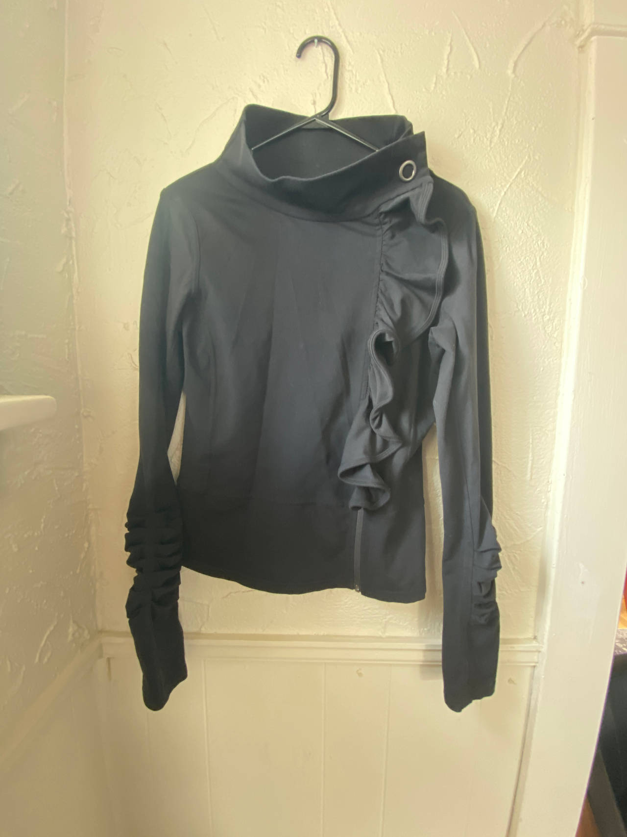 KARMA YOGA WEAR Ruffle Long Sleeve Jacket