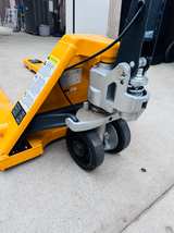 Uline H-4121 Pallet Truck - Image 4