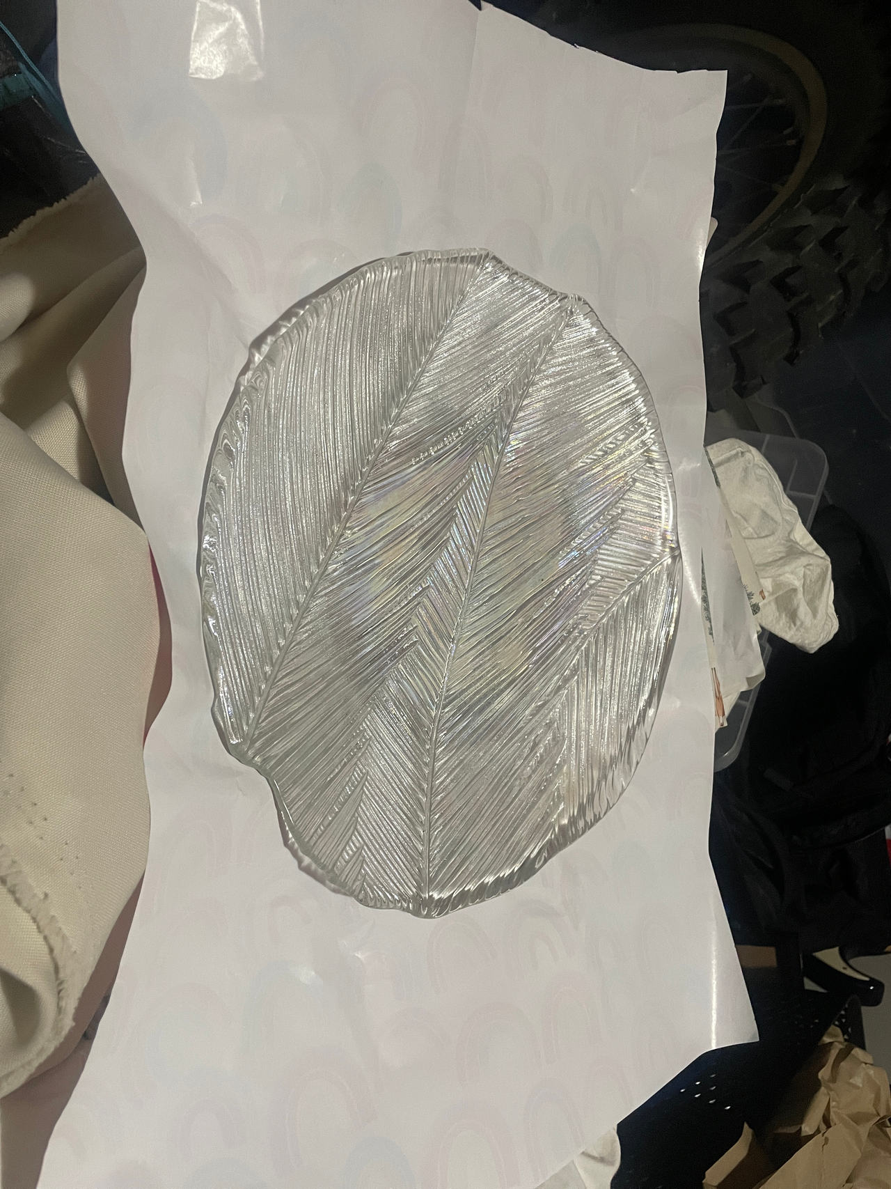 Leaf-Shaped Decorative Glass Plate