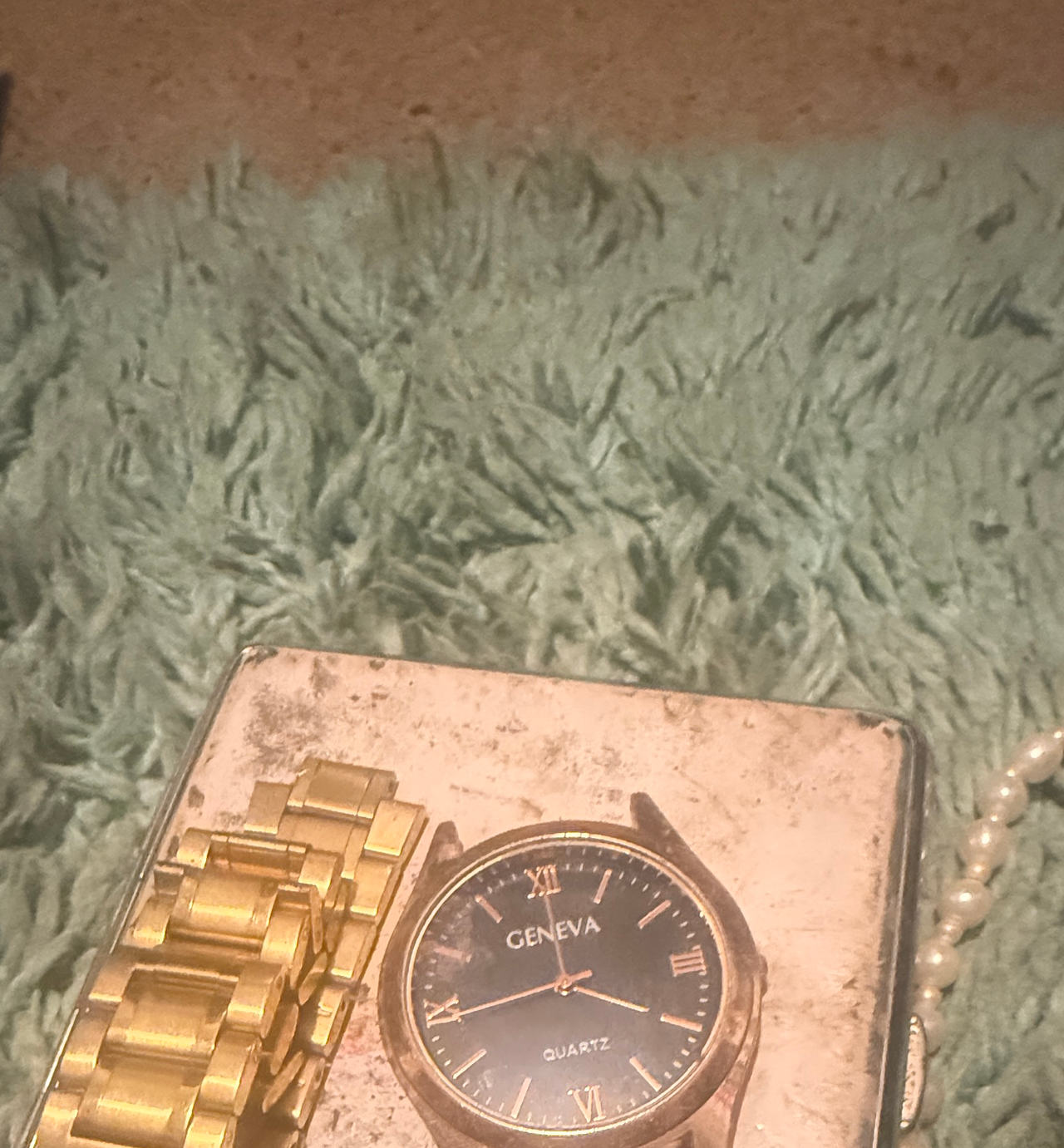 Geneva Quartz Gold Tone Watch