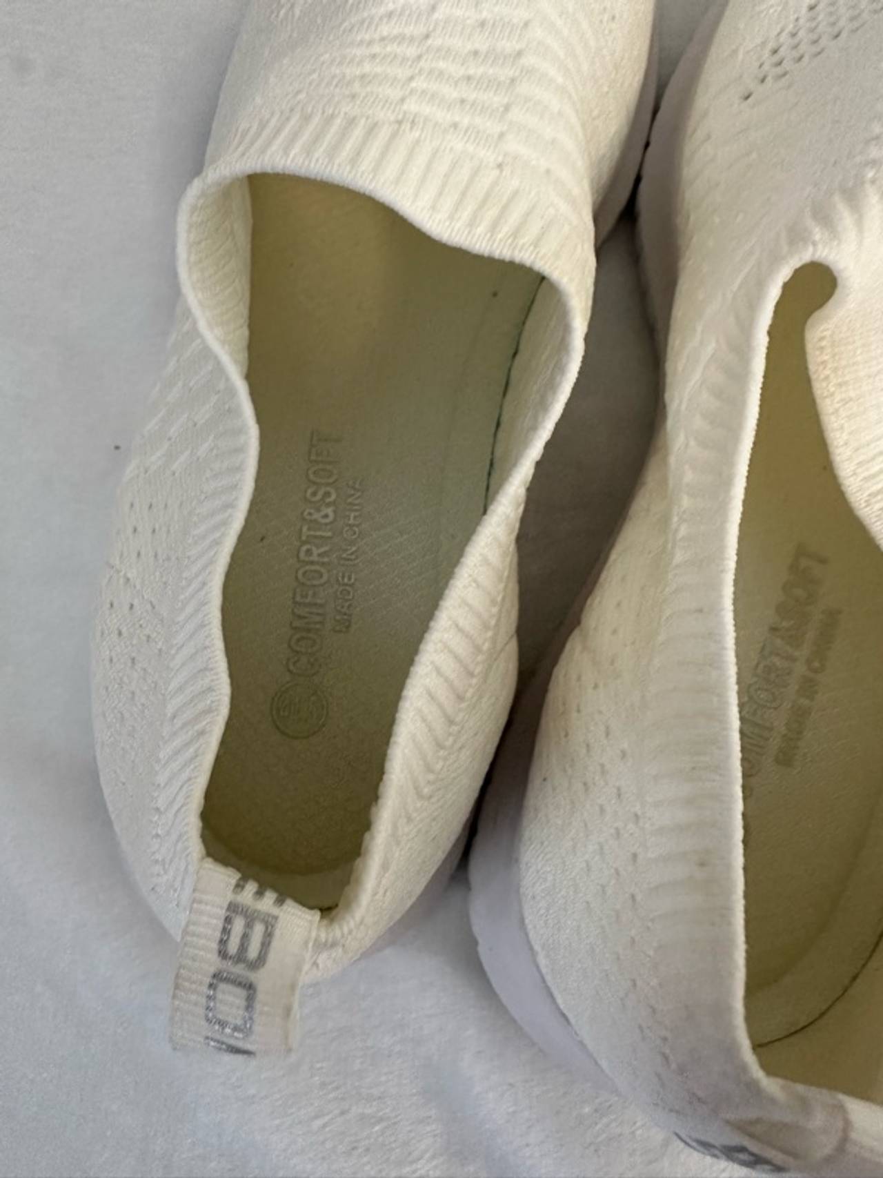41.5 Slip-On Walking Shoes 