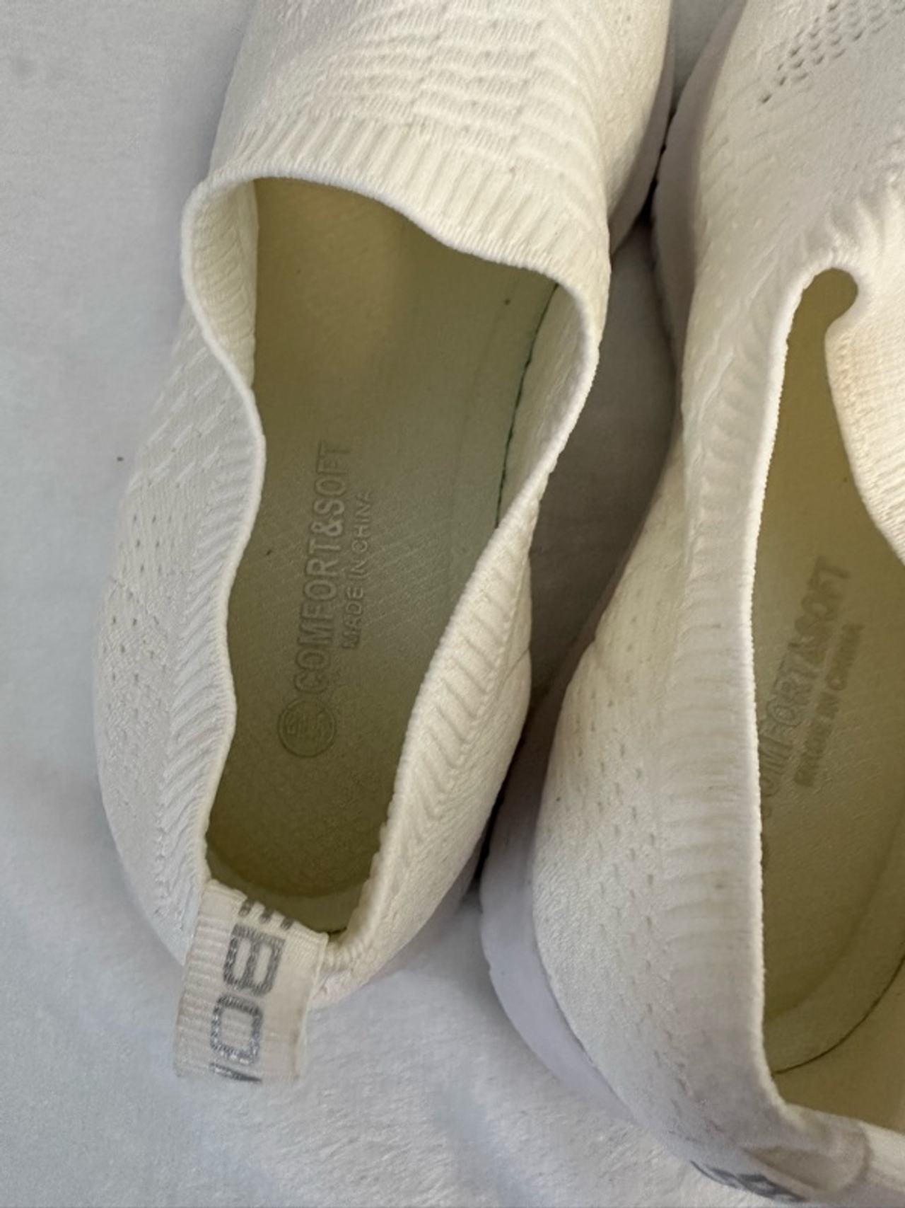 41.5 Slip-On Walking Shoes 