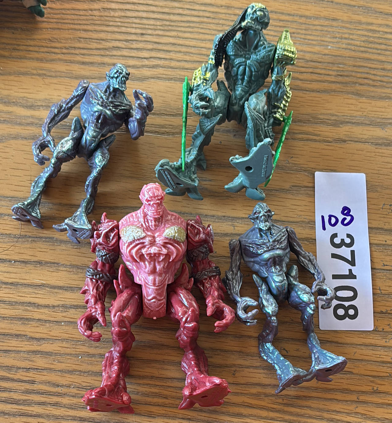 Final faction, alien poseable action figures. 108.