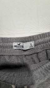 Hollister Women's Logo Graphic Sweat Shorts Grey Suze Small - Image 2