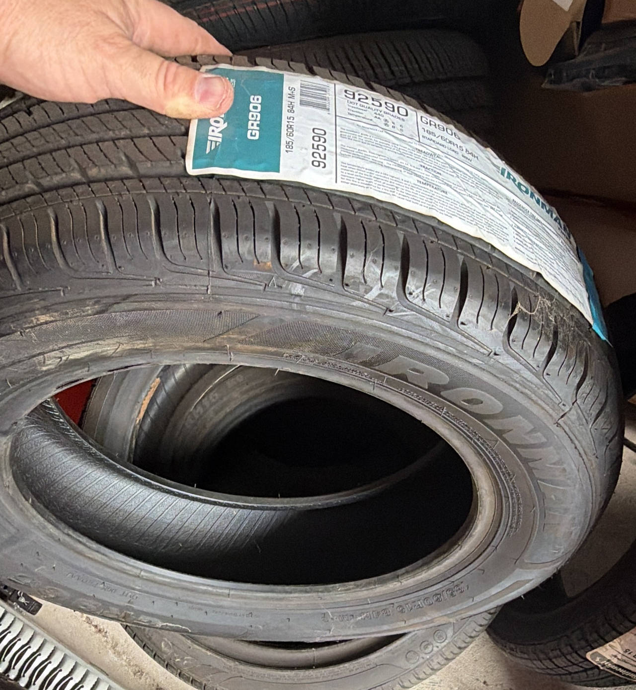 Ironman GR906 185/60R15 84H Tire