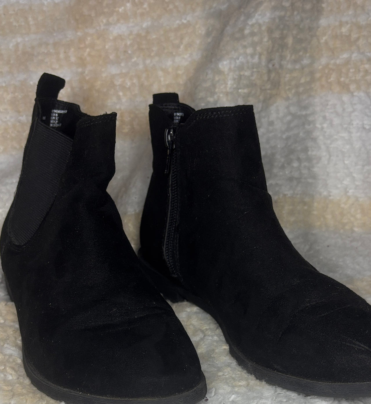 Time and Tru Faux-Suede Side-Zip Chelsea Boots