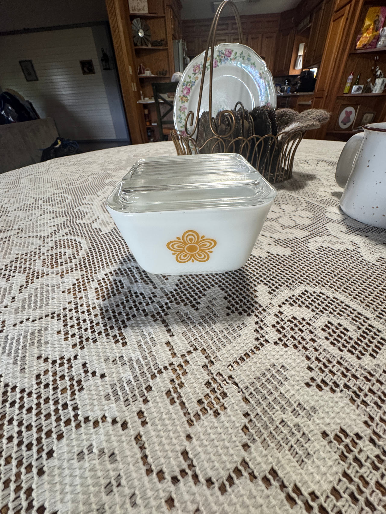 Pyrex Butterfly Gold Refrigerator Dish 501 with lid