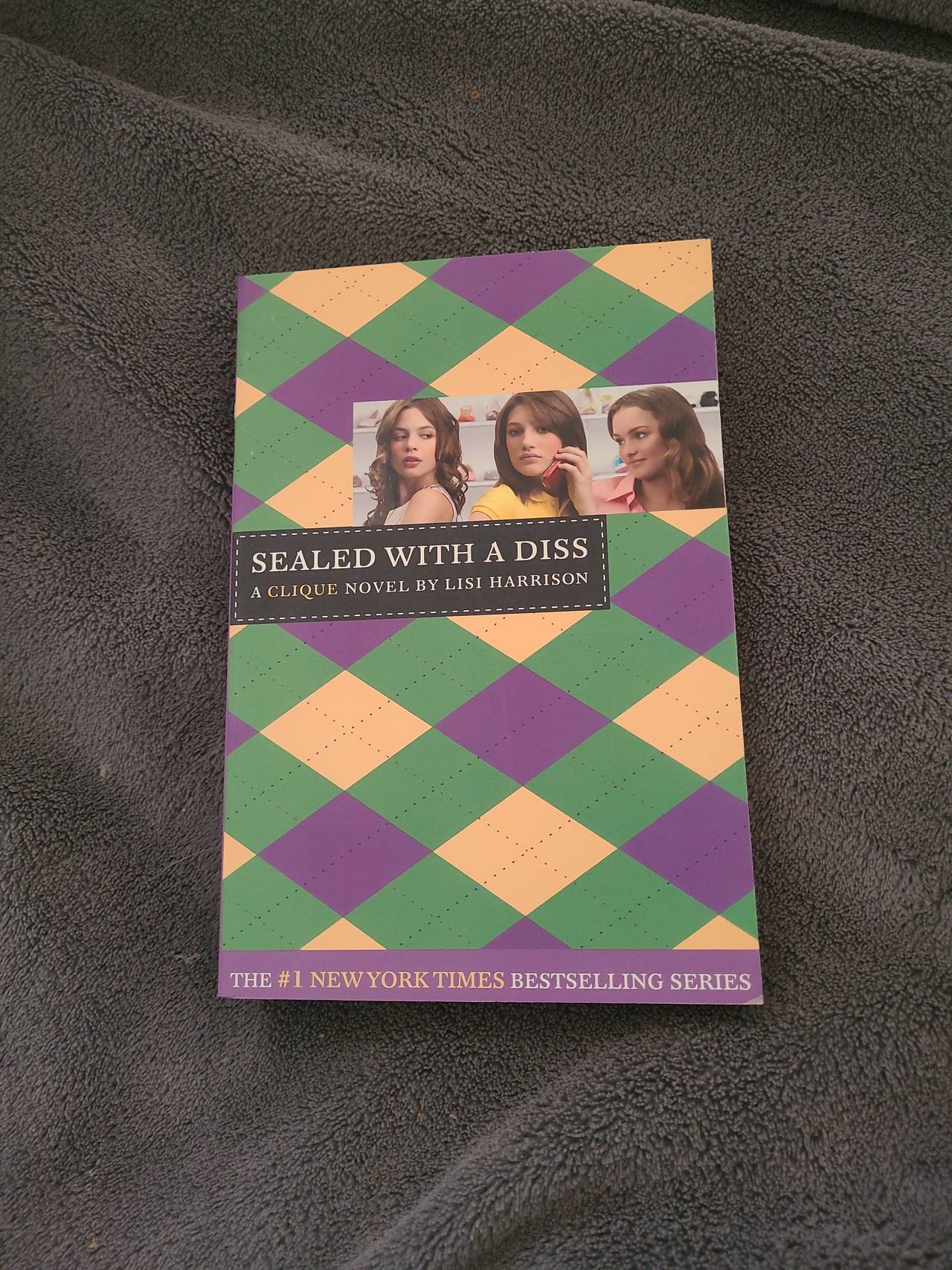 Sealed with a Diss: A Clique Novel by Lisi Harrison