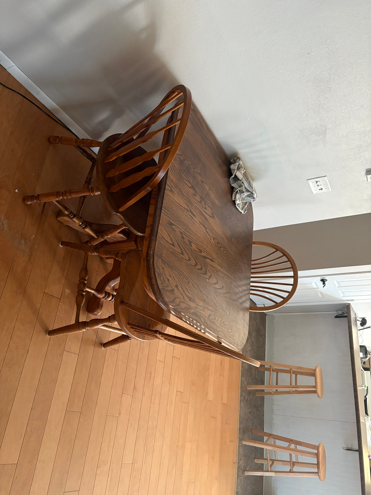 Amish Built Oak Dining Table and 4 Chairs Set