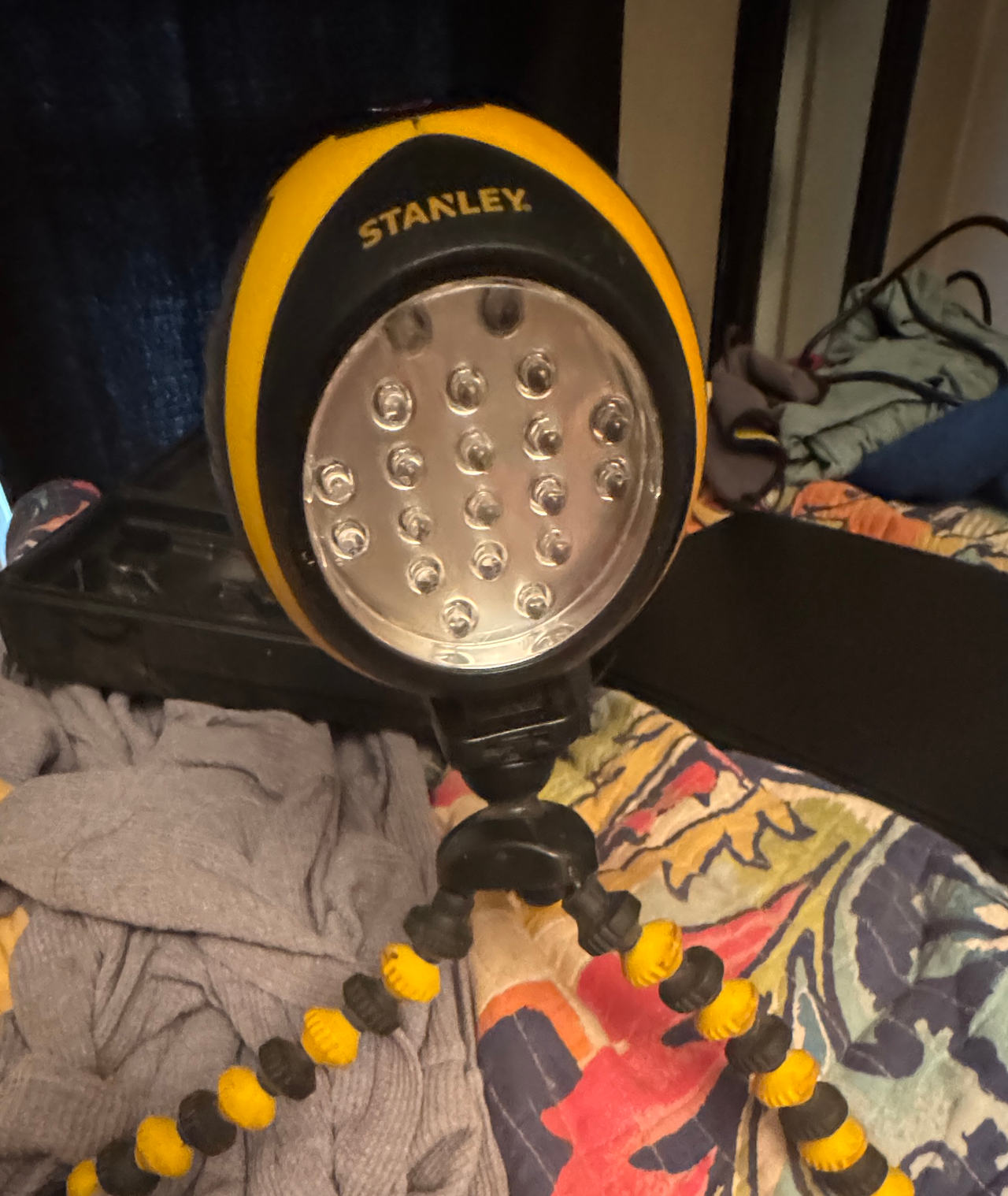 Stanley 95-112 Tripod LED Flashlight