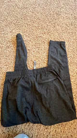 Vuori Sunday Performance Jogger large like new - Image 3