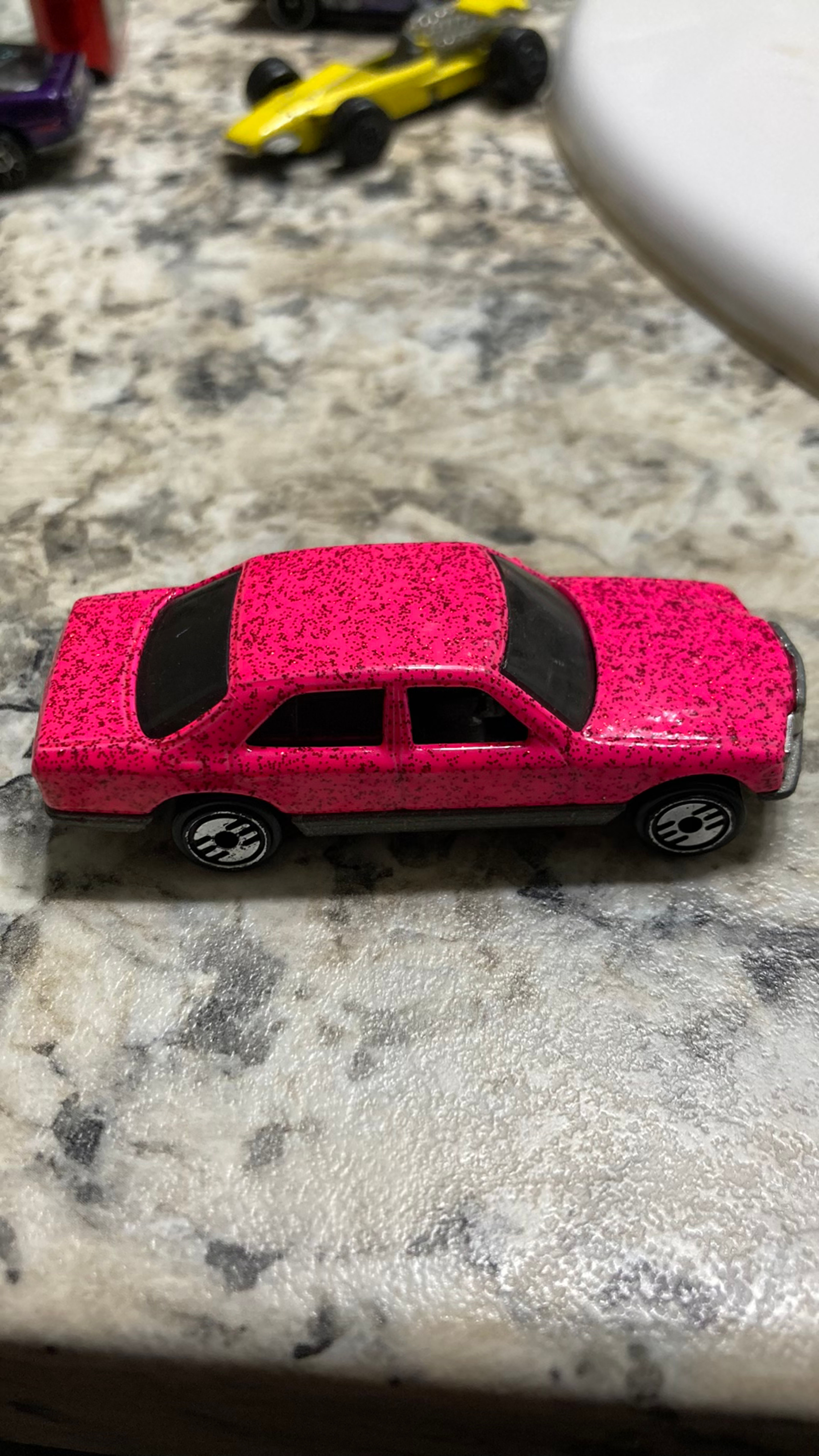 Hot Wheels Mercedes 380 SEL Pink Glitter - Image 3