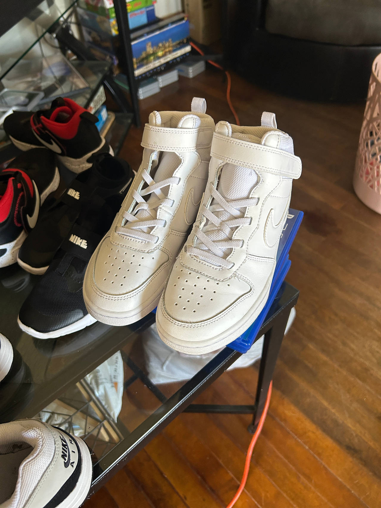 Nike Court Borough Mid 2 size 2Y
