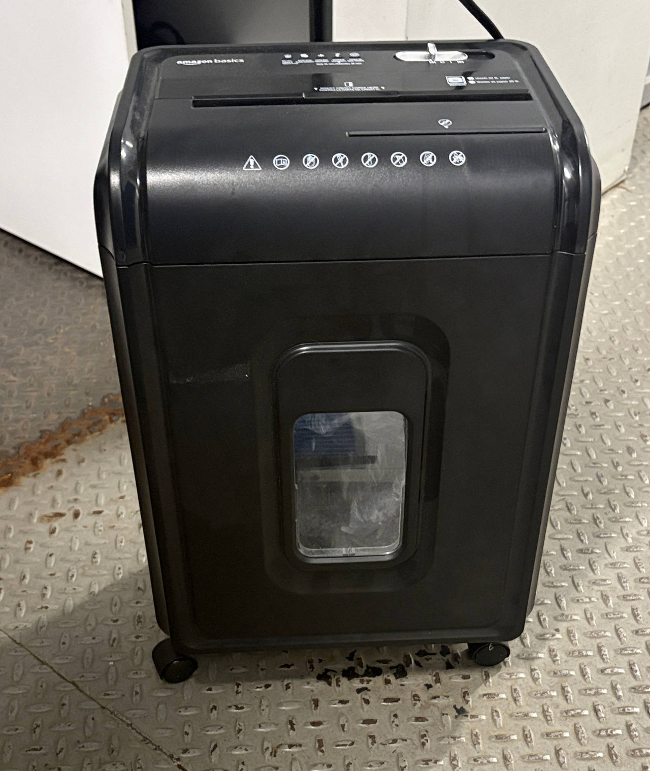 Amazon Basics 12-Sheet Cross-Cut Shredder