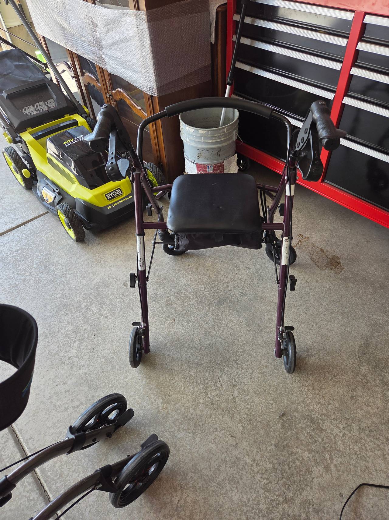 Drive Medical 4-Wheel Rollator Walker with Seat