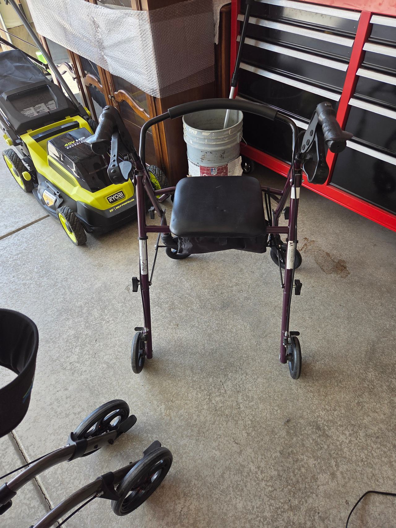 Drive Medical 4-Wheel Rollator Walker with Seat