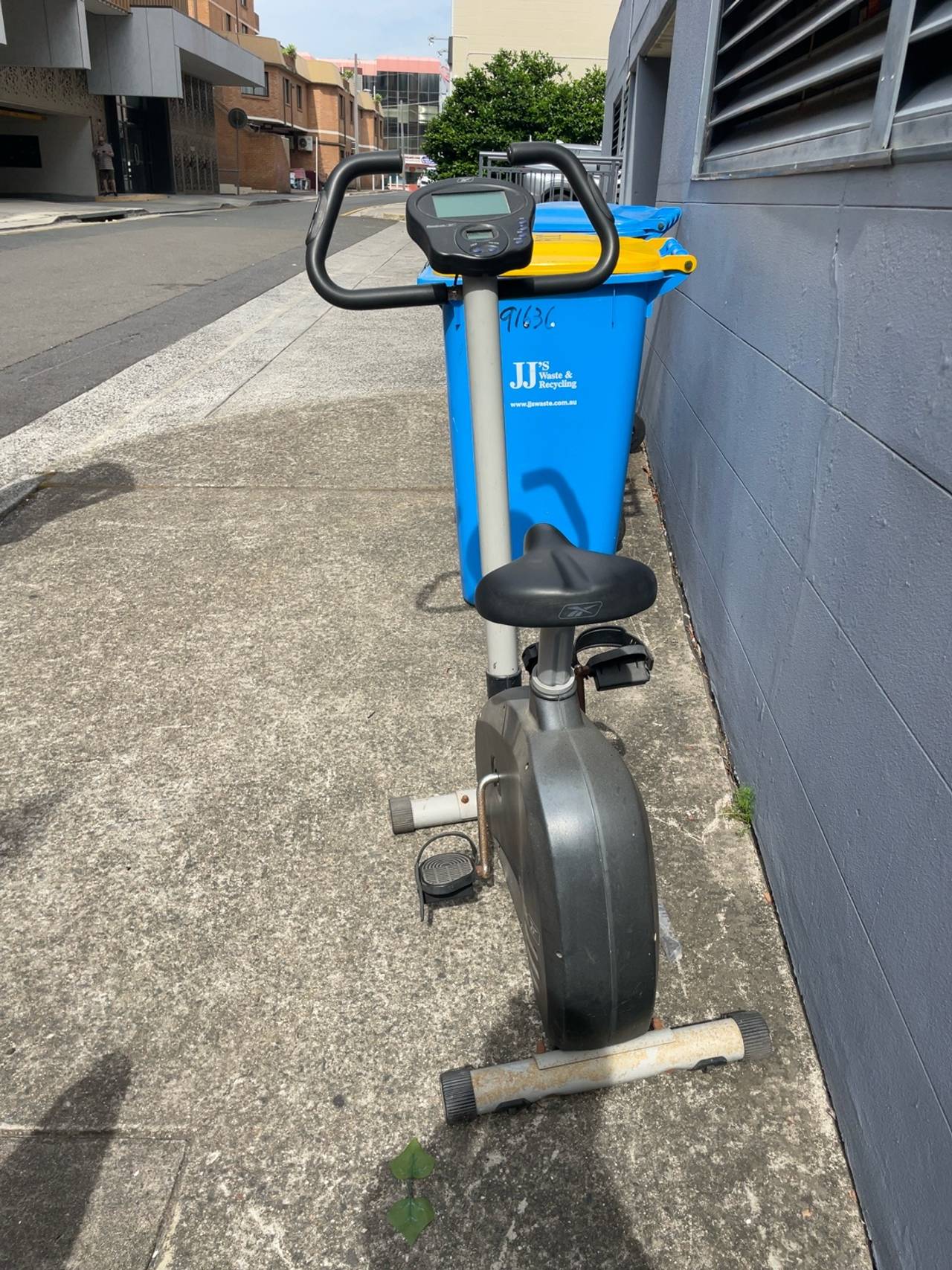 GINTELL Upright Exercise Bike