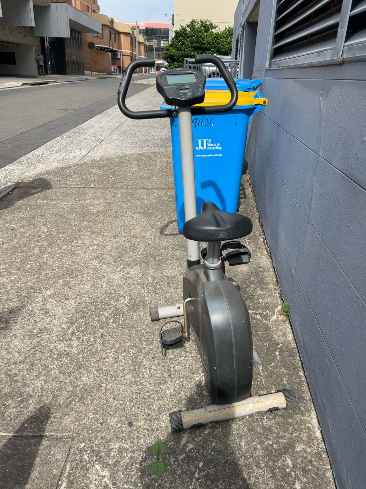 GINTELL Upright Exercise Bike