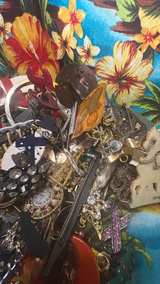 Vintage Christmas Jewelry & Brooch Lot - Image 6