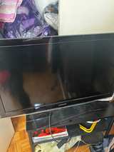 Samsung LCD TV - Image 2