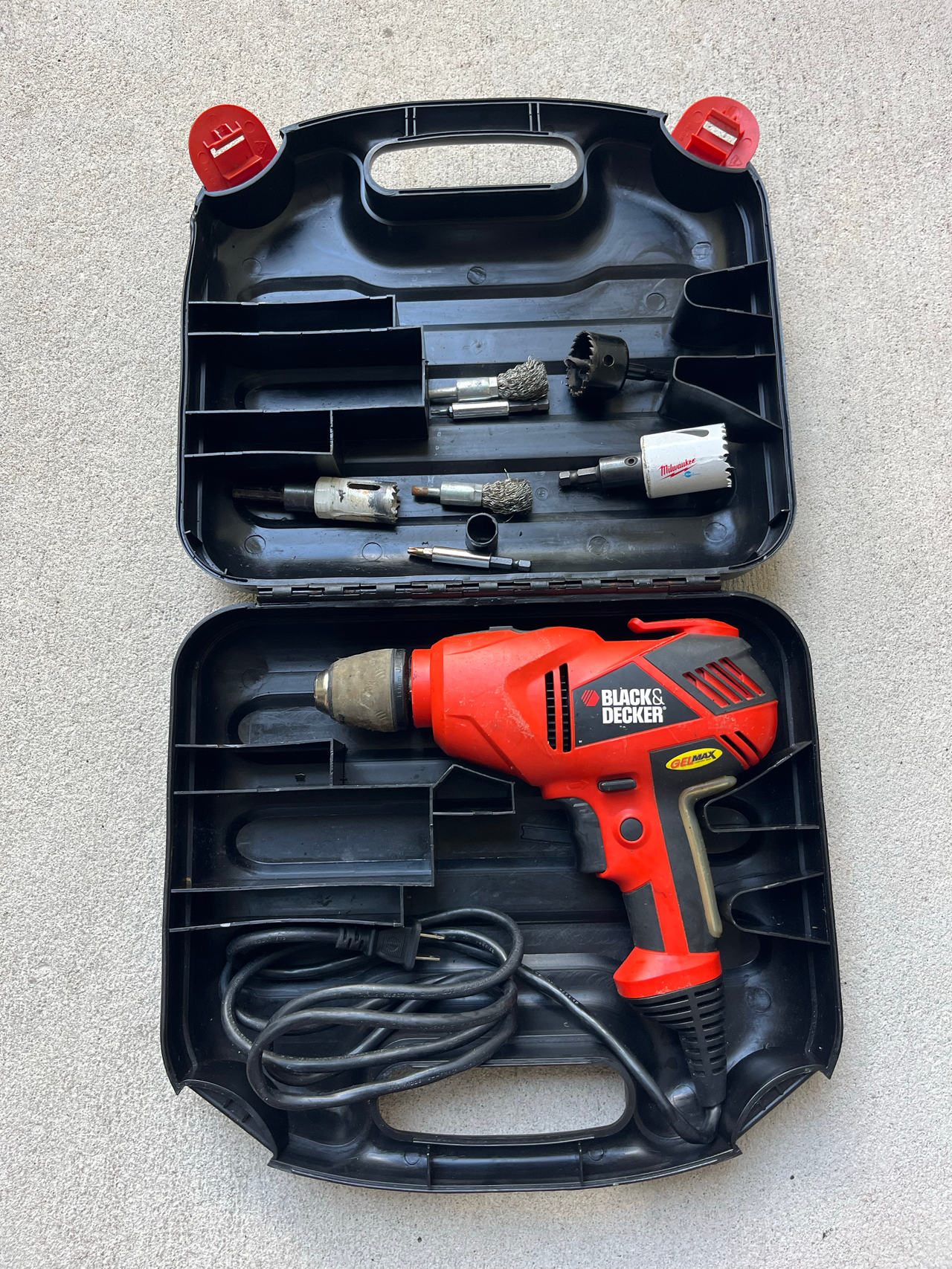 Black & Decker DR320KG 3/8" VSR Drill/Driver with Case and Bits