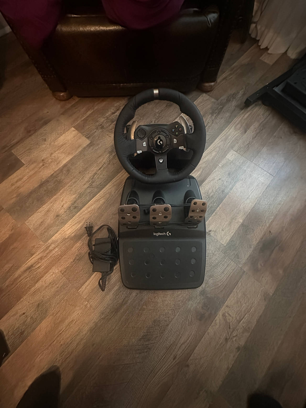 Logitech G920 Driving Force Racing Wheel and Pedals