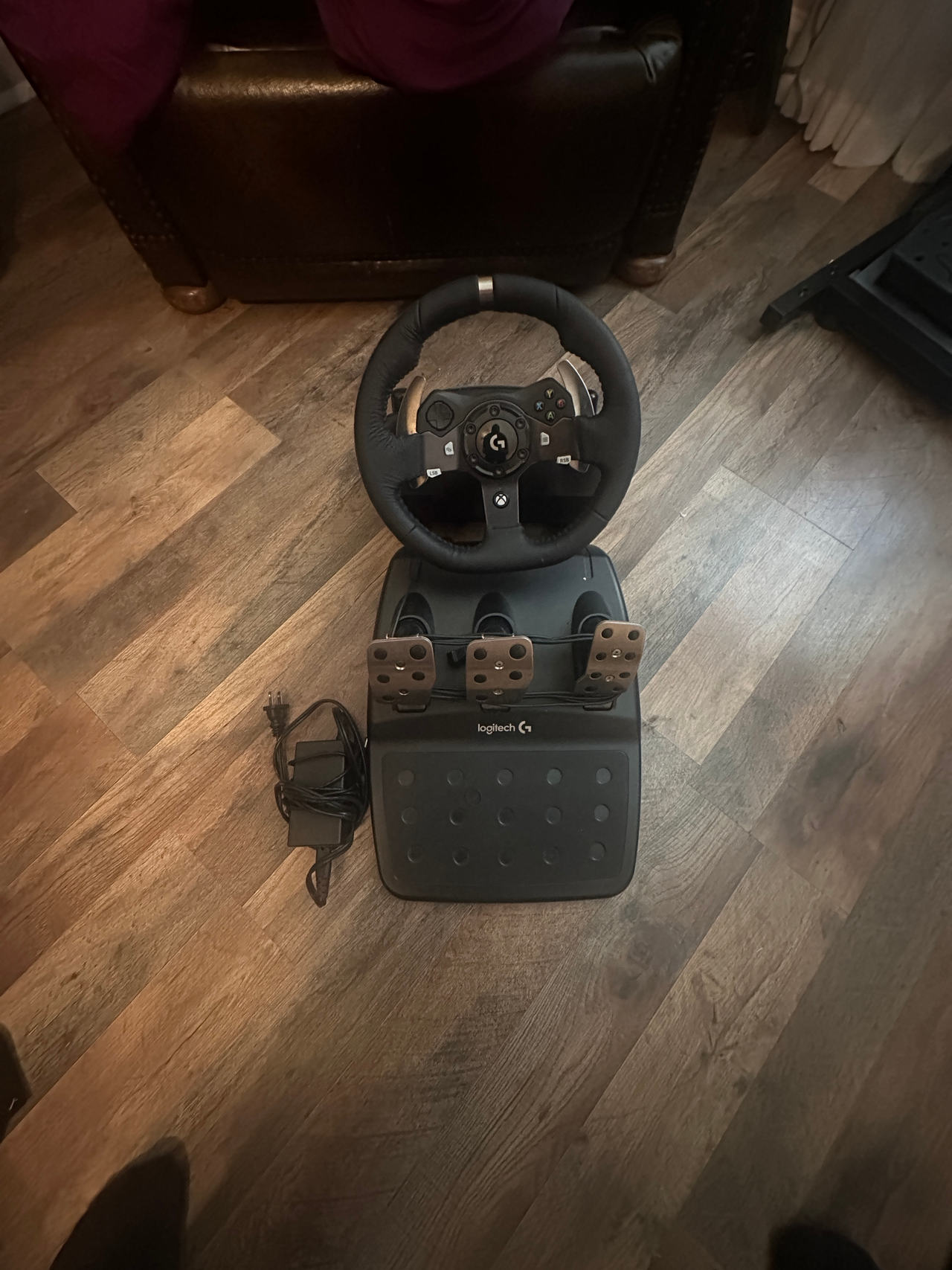 Logitech G920 Driving Force Racing Wheel and Pedals