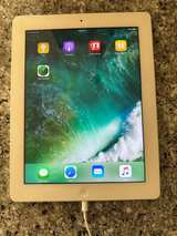 Apple iPad (2nd Generation) Wi-Fi + Cellular - Image 3