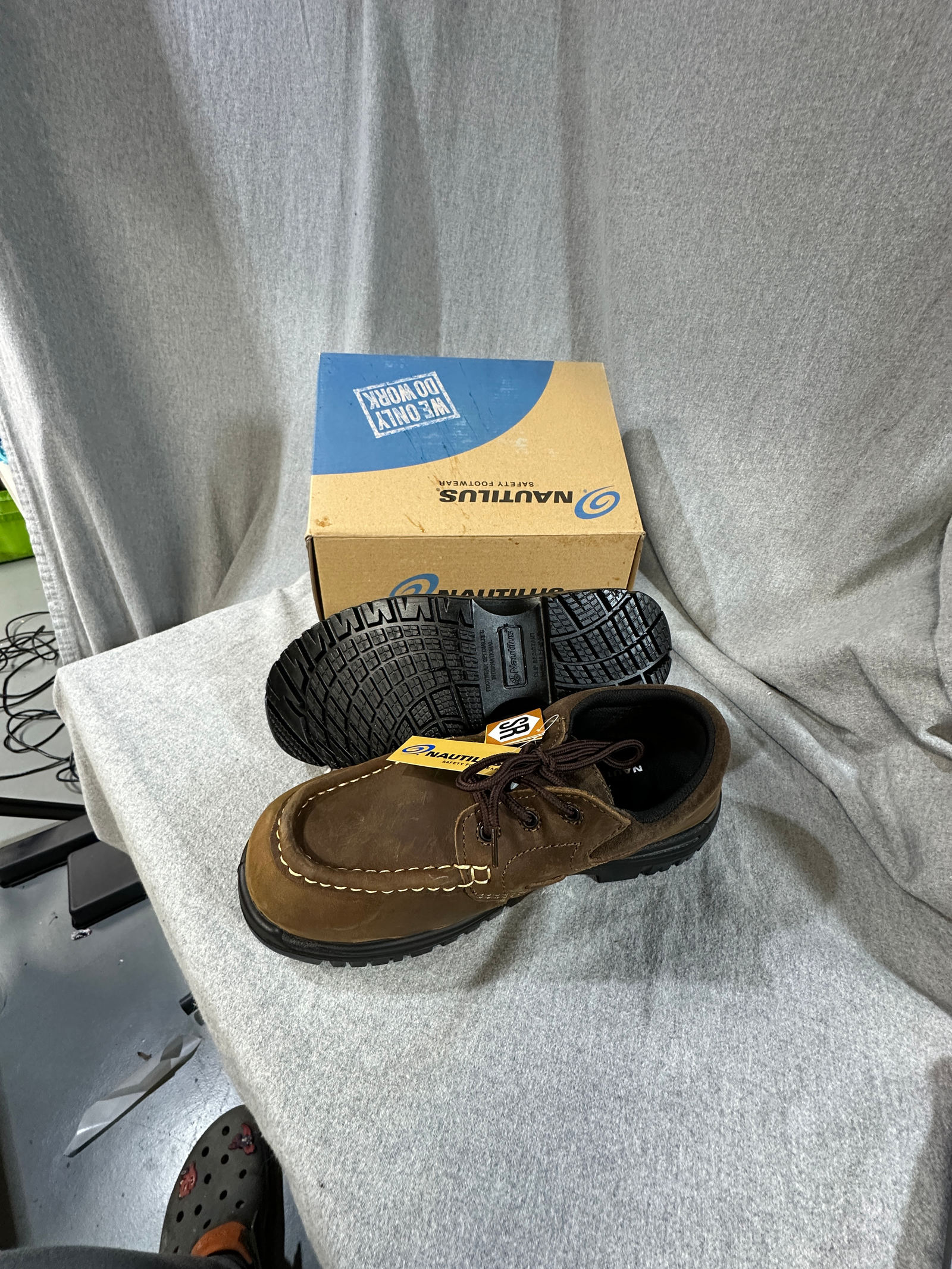 Nautilus Men's N1826 Composite Toe Work Shoe 8.5W US