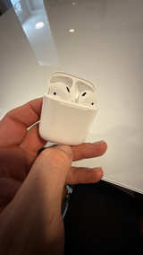 Apple AirPods (2nd generation) - Image 2