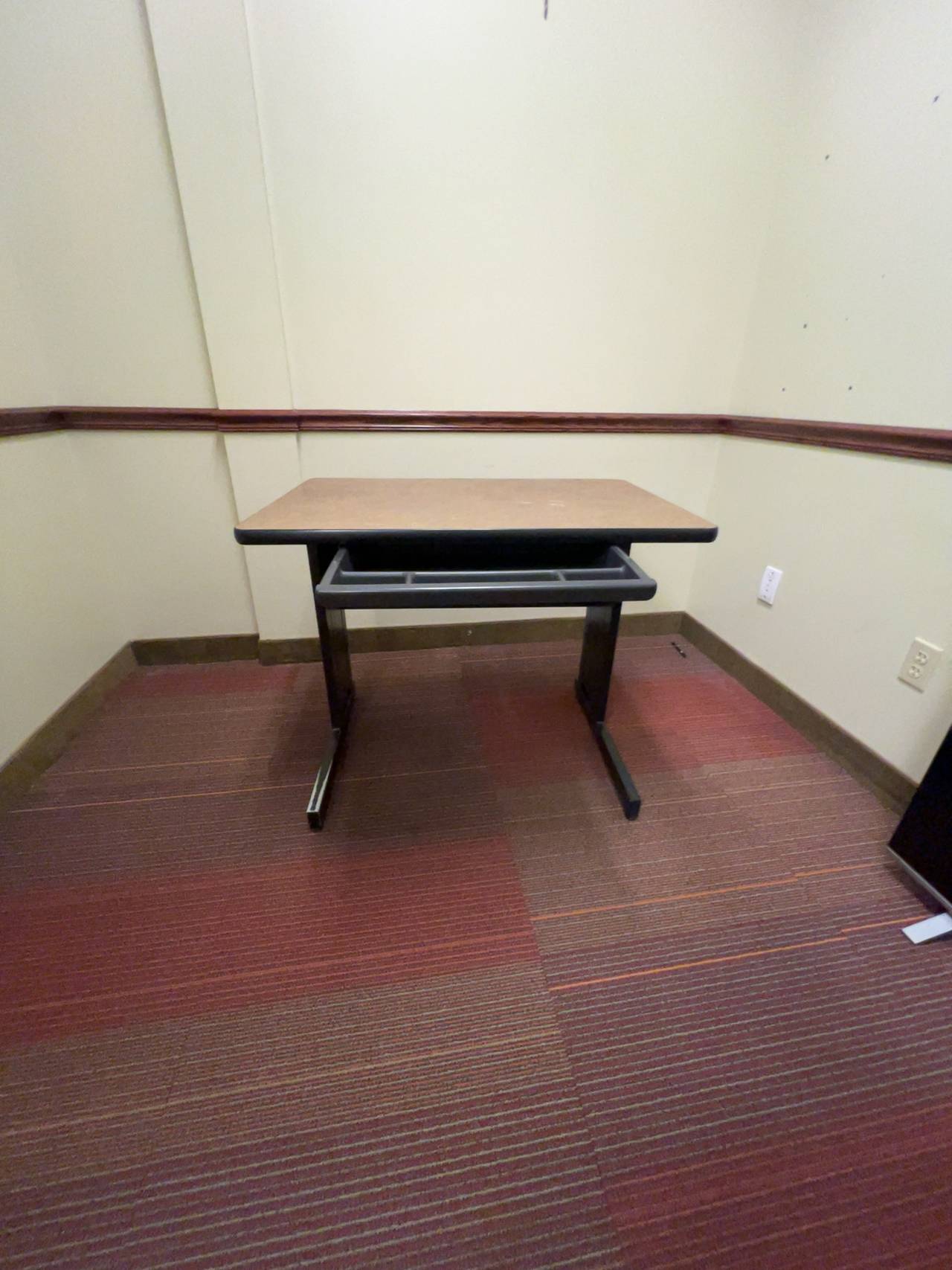 Correll Medium Oak Laminate Computer Training Table