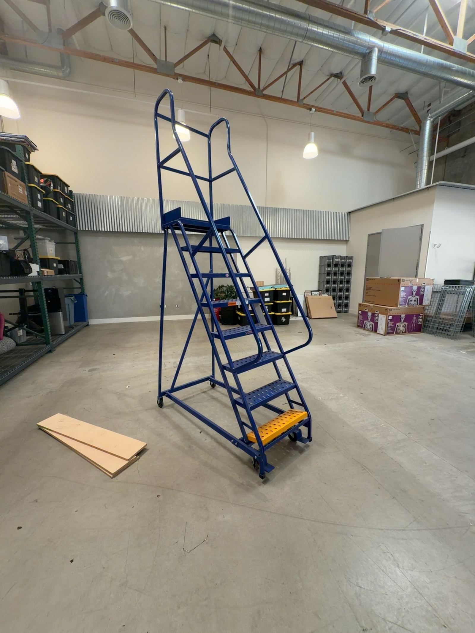 Vestil 7-Step Grip-Strut Maintenance Ladder Blue