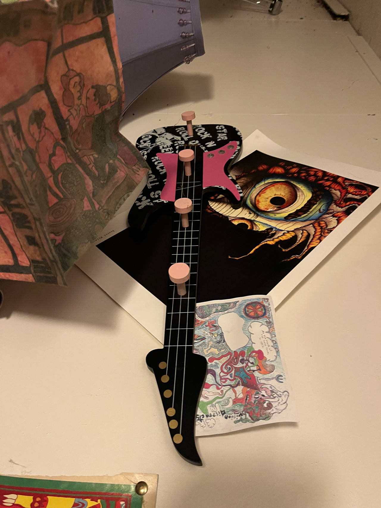 Guitar Shaped Wall Hook Rack