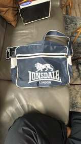 Lonsdale London Flight Messenger Bag - Image 2