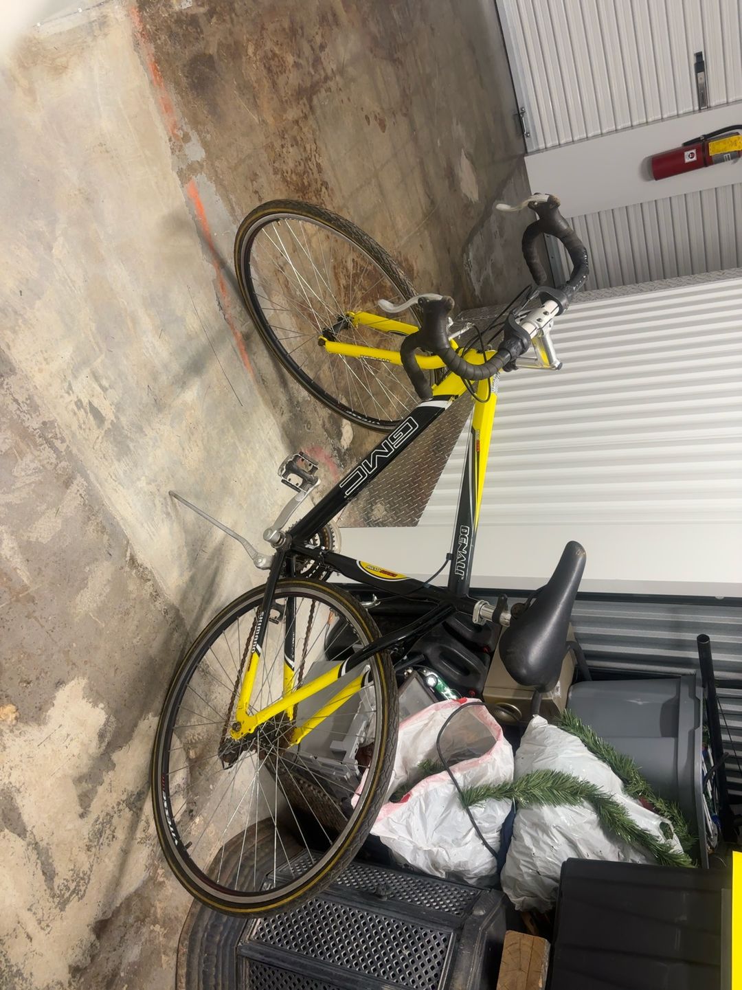 GMC Denali Road Bike Yellow/Black 21-Speed 700c