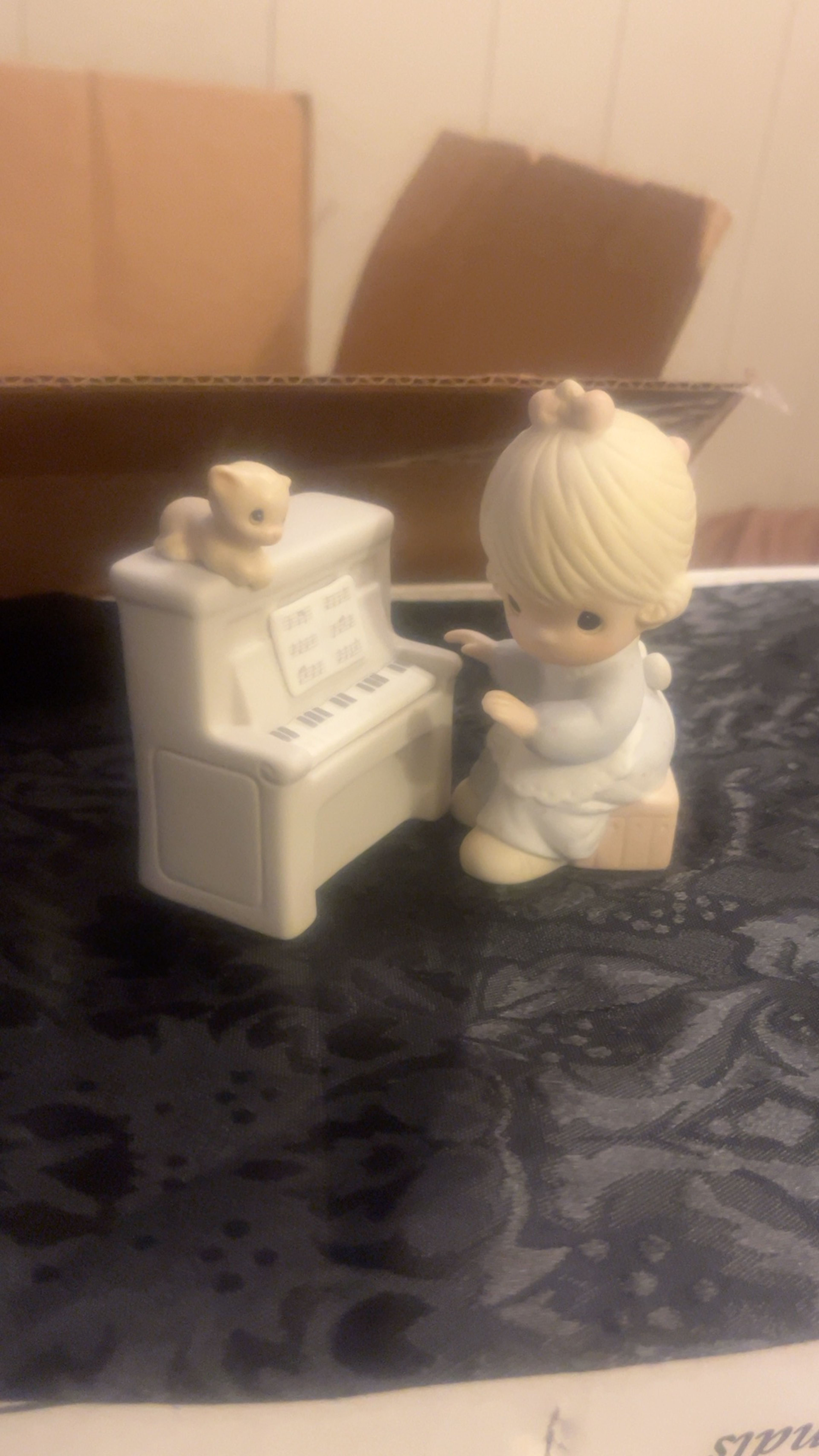 Precious Moments Musical Figurine "I'd Like to Teach the World to Sing"